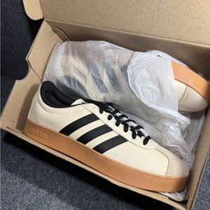 Adidas VL Court Base Cream and Black Shoes. Size 7. Woman’s true to size.NWT/BOX